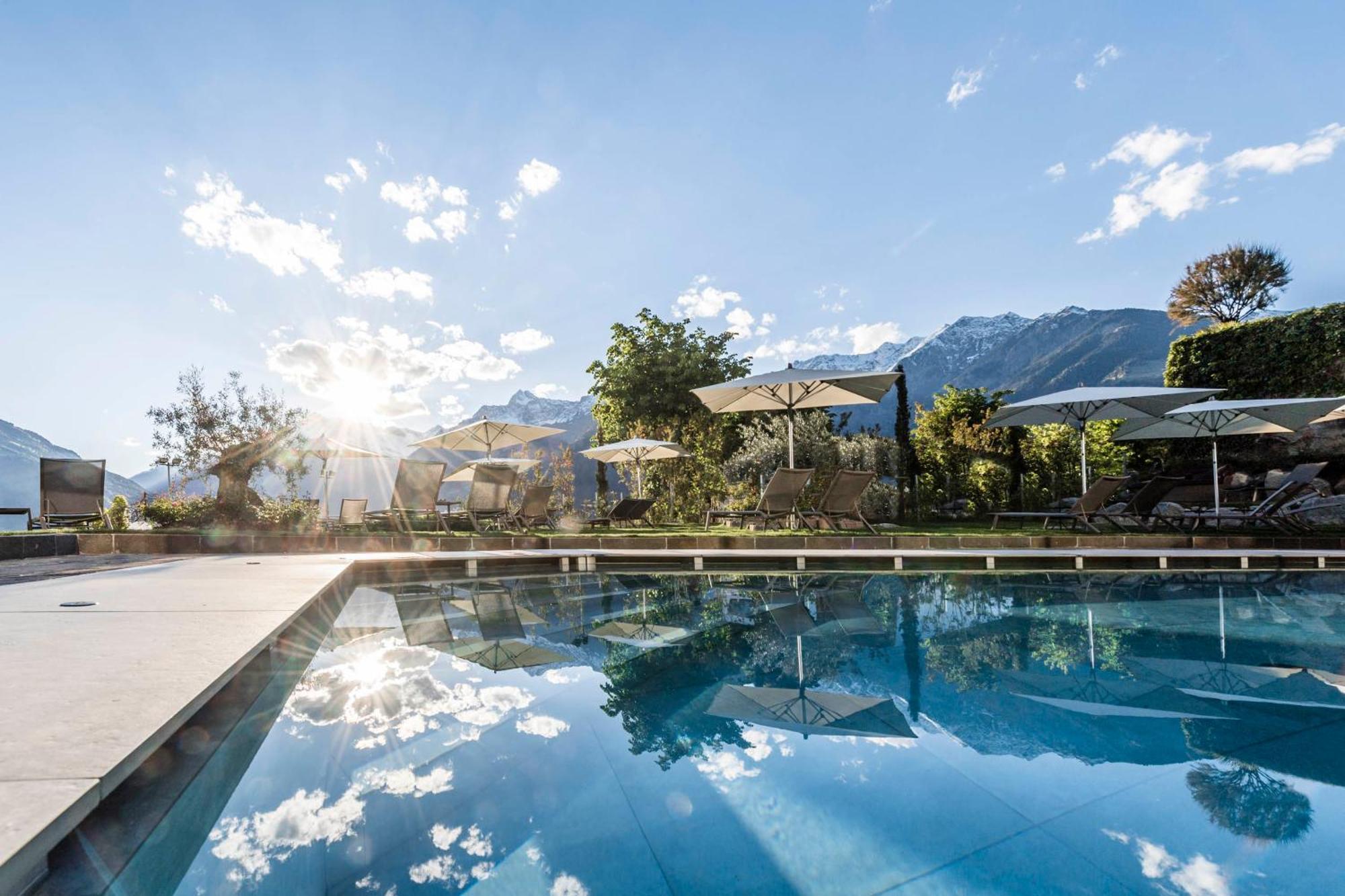 Schenna Resort Екстериор снимка