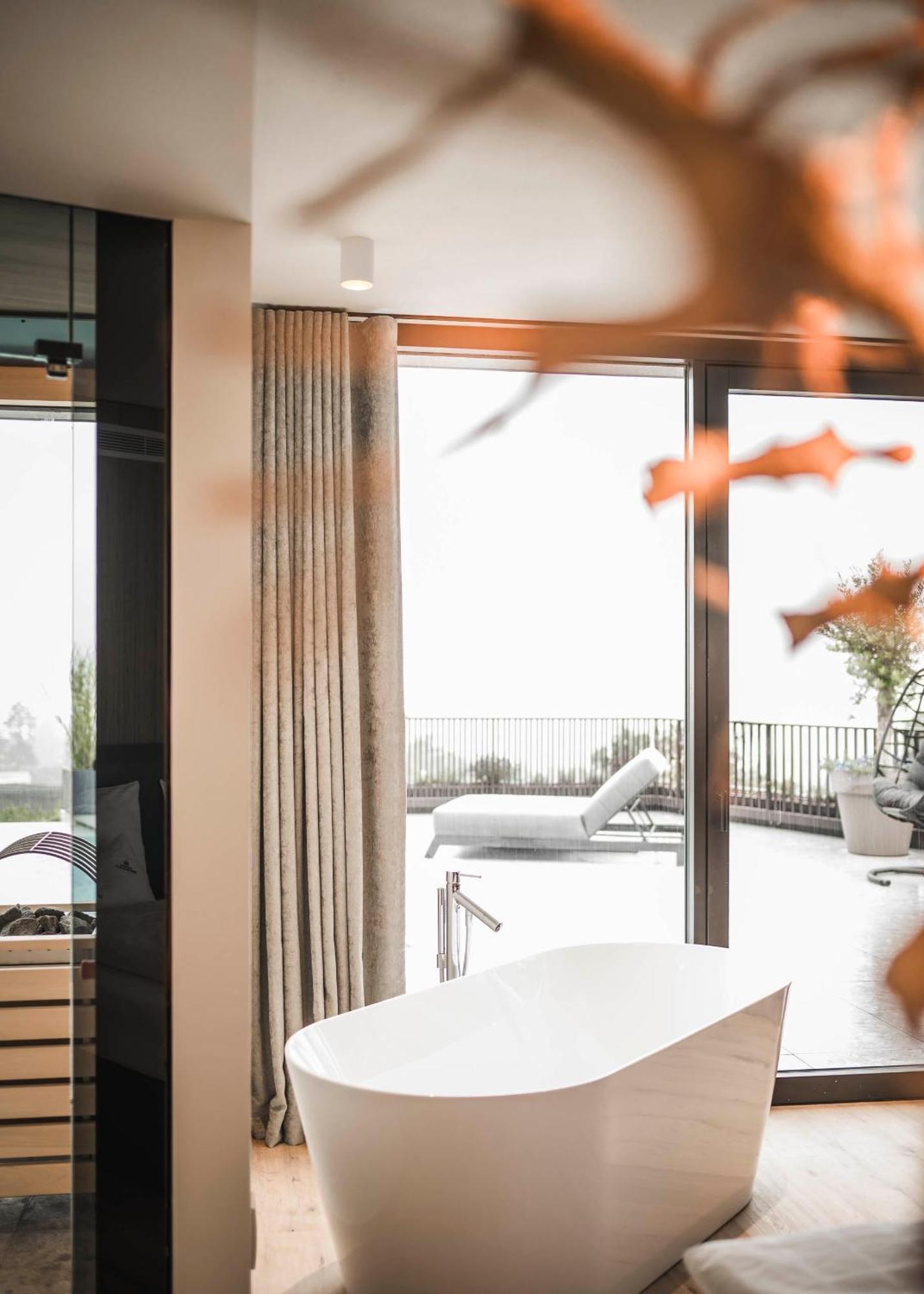 Schenna Resort Екстериор снимка